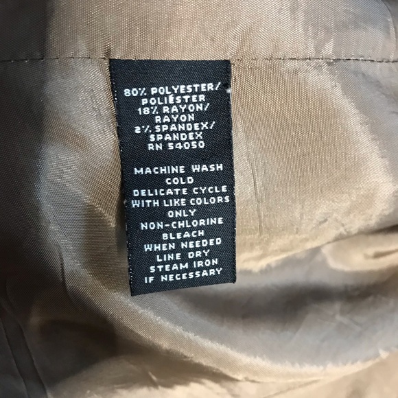 Jones wear size 12 stretch brown 
4 button blazer 
Made in Bangladesh - Picture 4 of 6